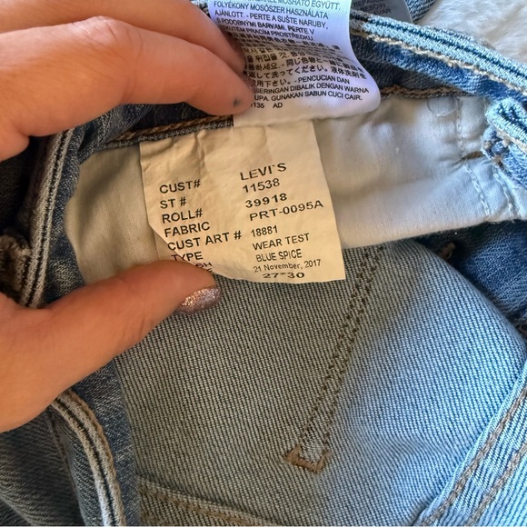 Levi’s Light Wash Jeans 27x30 - Picture 3 of 4